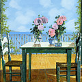 le rose sul tavolo al balcone